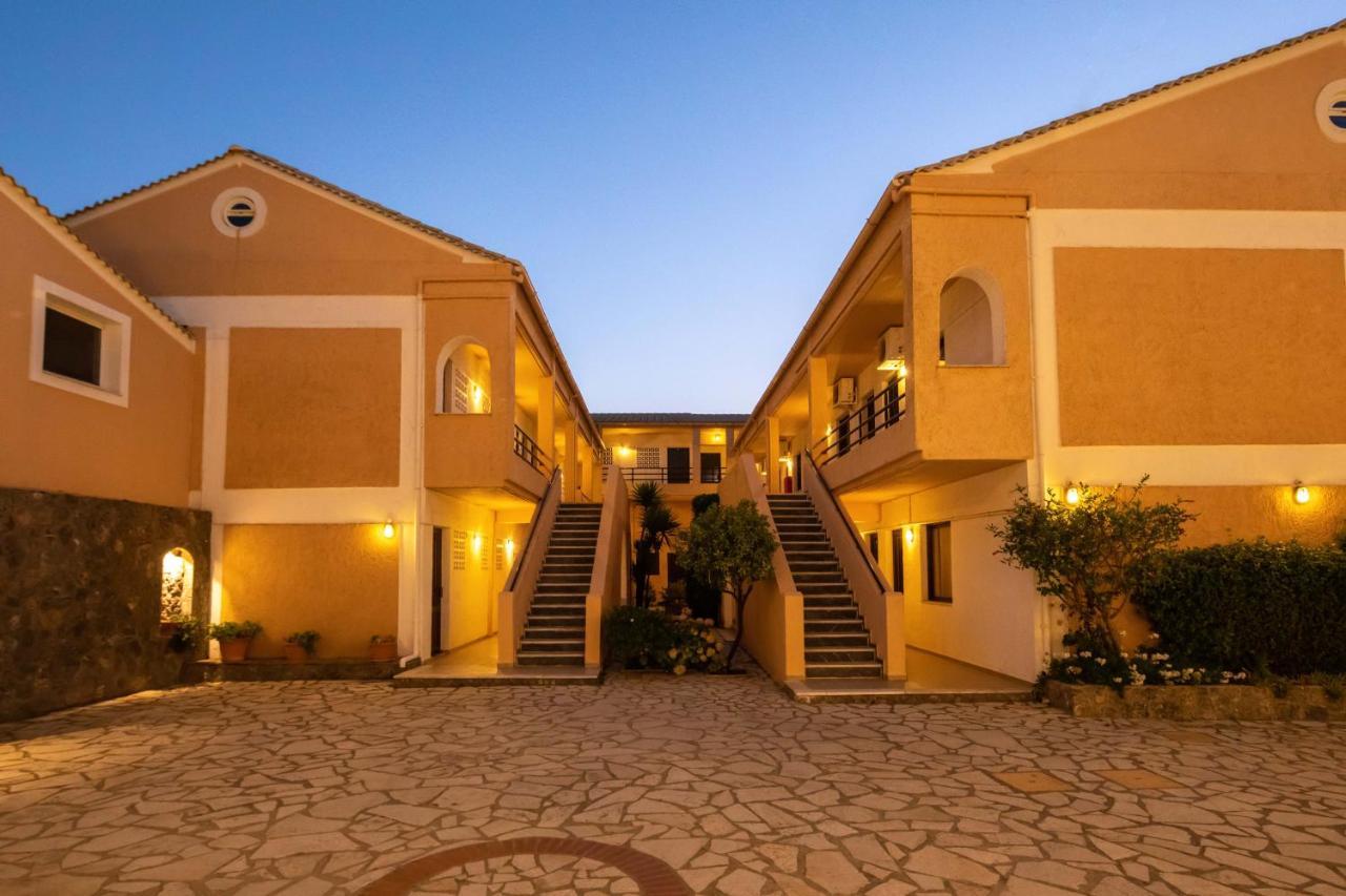Hotel Rossis Meszongí Kültér fotó